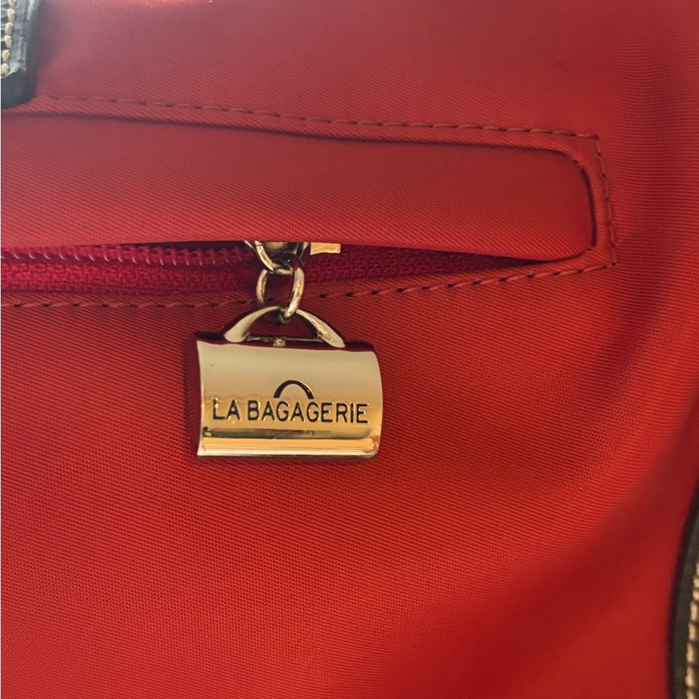 Chic Red and Black Tote Bag - Picture 4 of 6